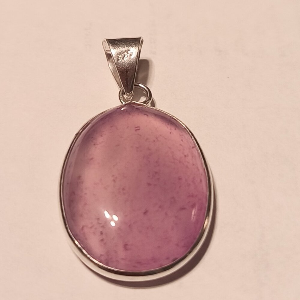 OVAL PINK TOURMALINE SET IN SILVER PENDANT